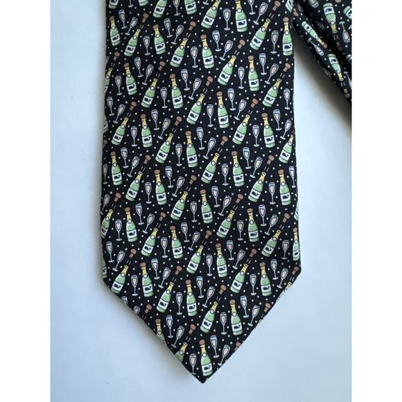 NWOT Vineyard Vines Silk Champagne Bottles Tie - Picture 1 of 5
